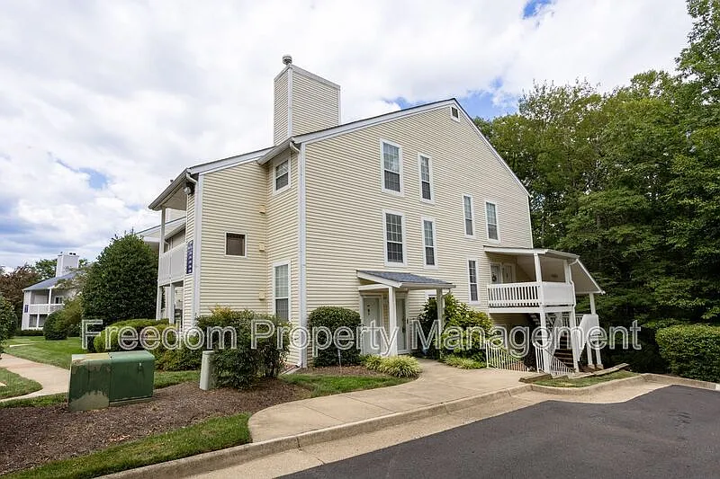 1 bed, 1.0 bath, 826 sqft, $1,742 — Photo 1