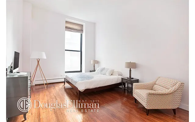 Sold by Douglas Elliman | media 15