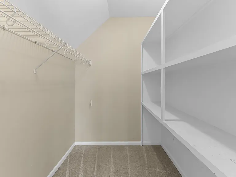 205 Lynden Ln — Photo 15