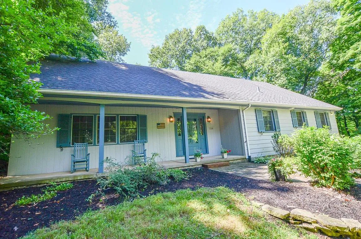 206 Thornewood Dr photo 1