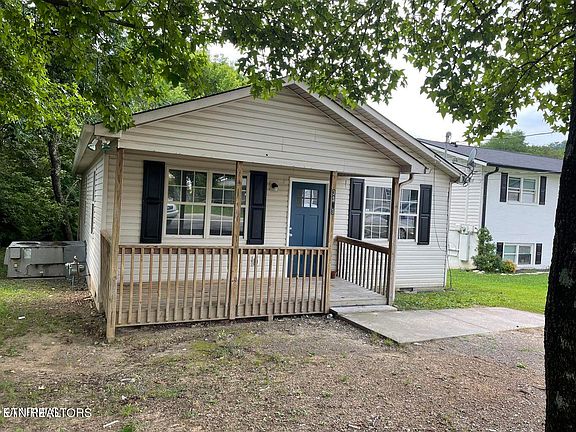 2nd image of 3313 Bishop St