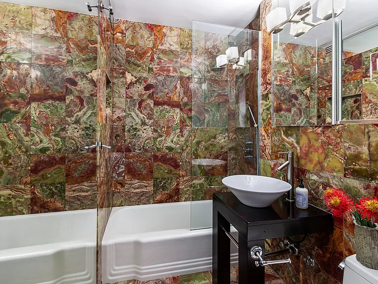 430 W 34th St #16A — Photo 7