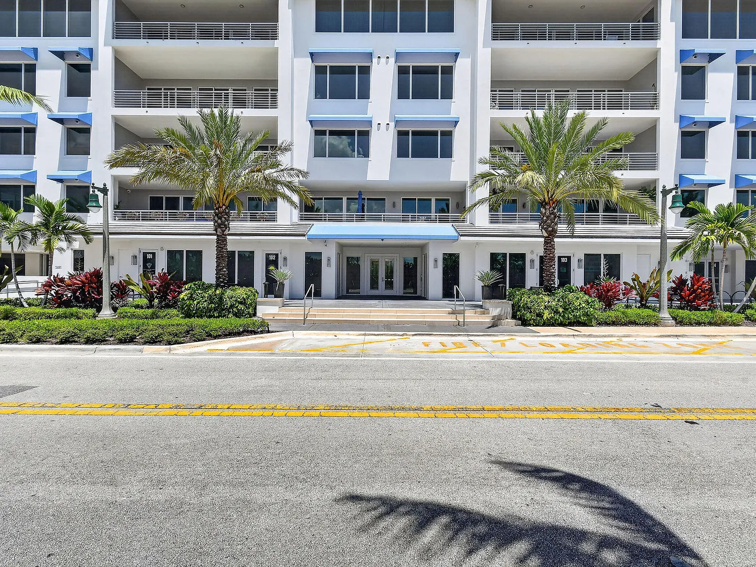 3 bed, 3.0 bath, 1970 sqft, $20,000 — Photo 3