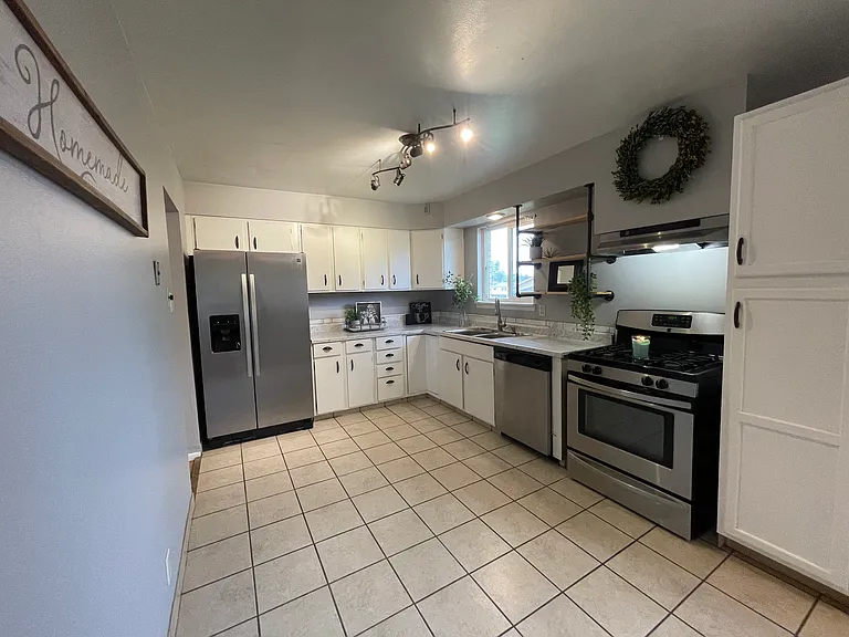 2104 Oakwood Ln — Photo 5