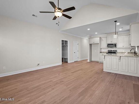 5th image of 3809 Valleyfield Lane