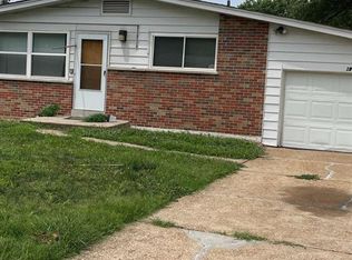 1217 Senate Dr, Saint Louis, MO 63138