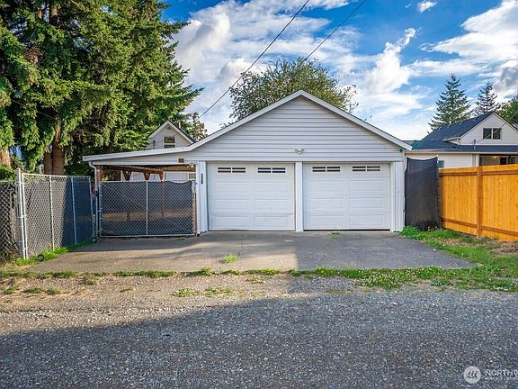 4th image of 821 E 60th Street