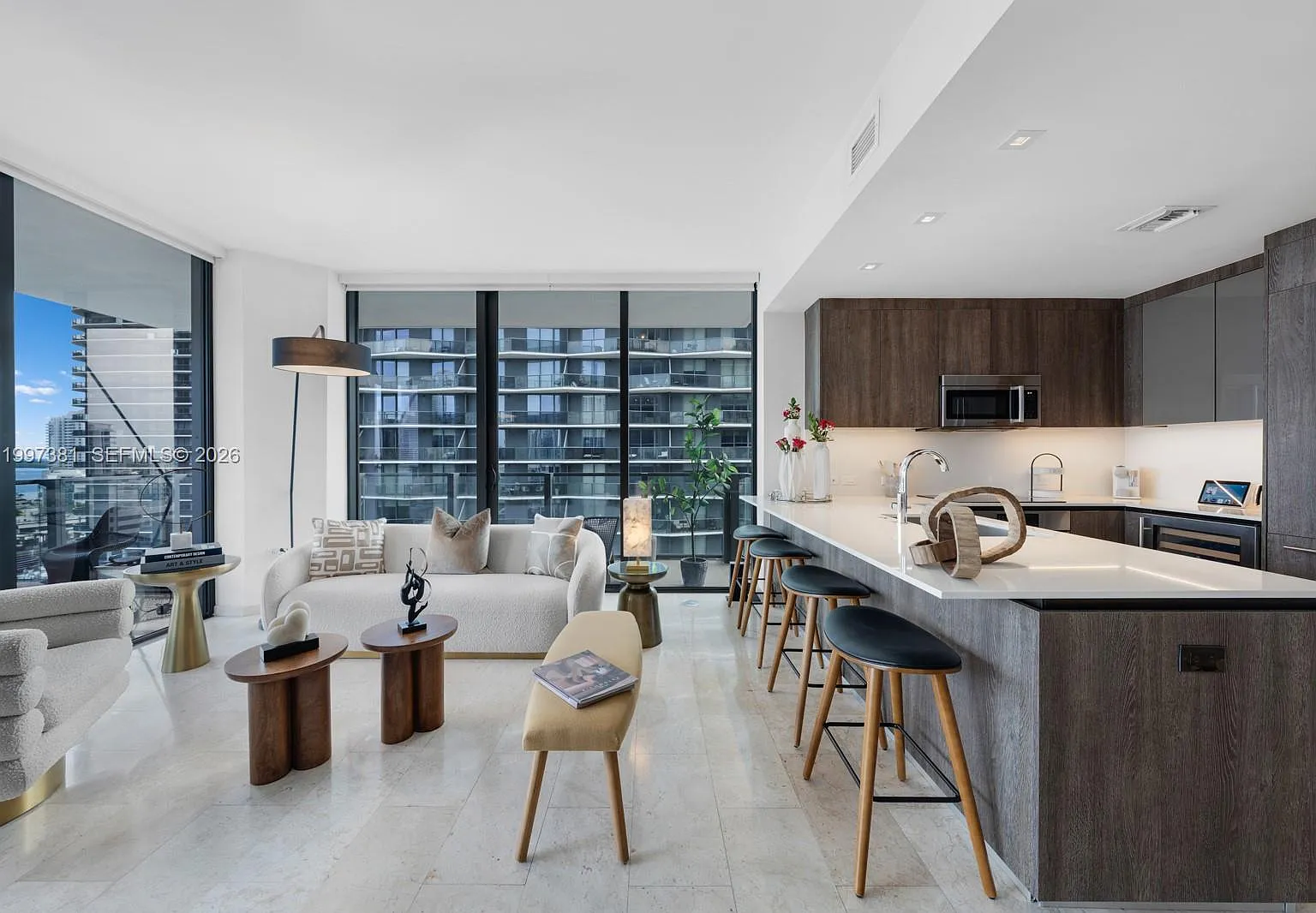 Rise Condo — Photo 1