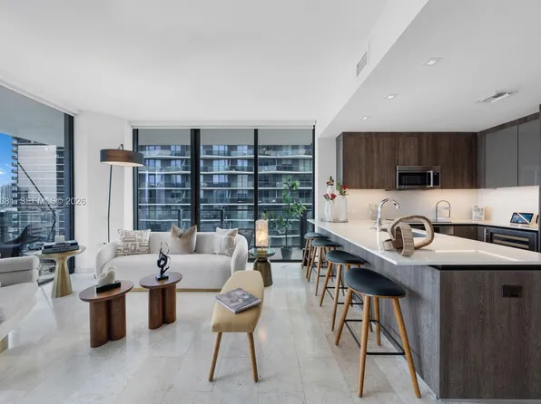 88 SW 7th St, Miami, FL