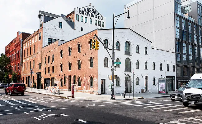 Rented by The KCI Group | media 21