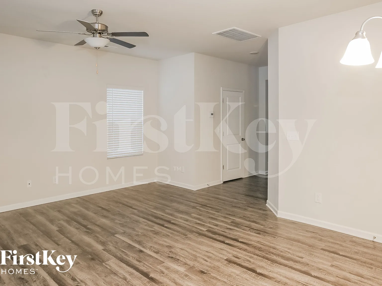 4 bed, 2.5 bath, 1841 sqft, $2,470 — Photo 4