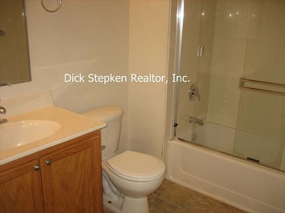 5th image of 652 W Worth St