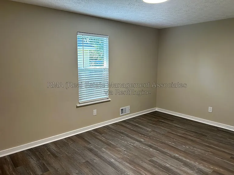 1240 Ellis Rd — Photo 7
