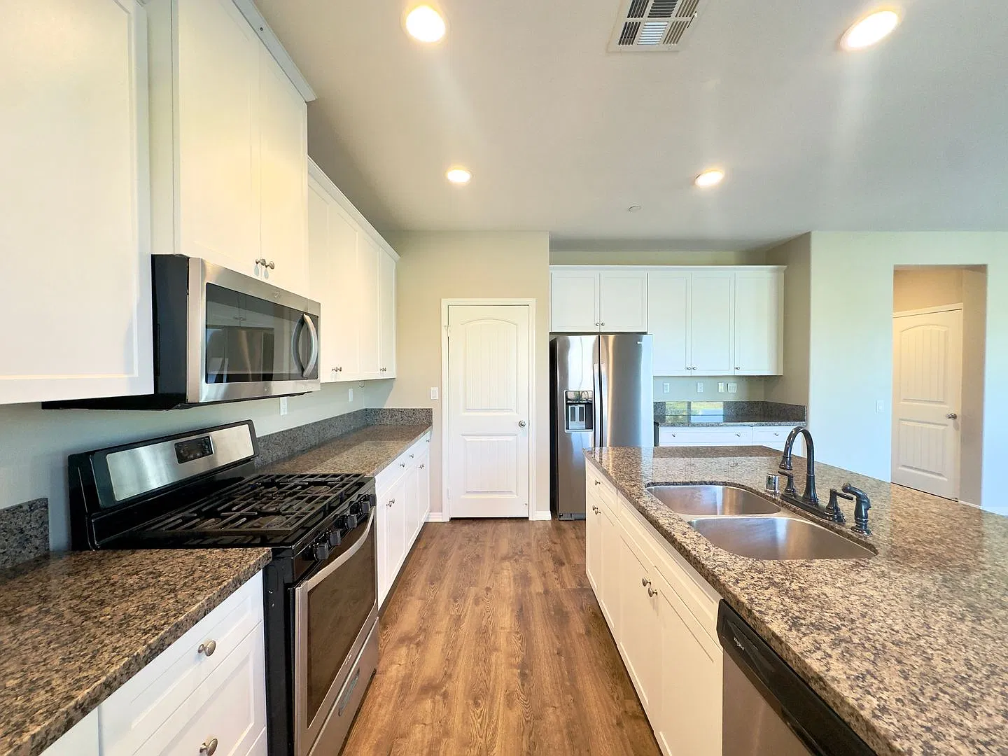 Newer Home in Summerly Available Now! — Photo 3