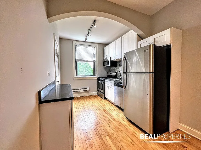 2321 N Rockwell St #B3 — Photo 8