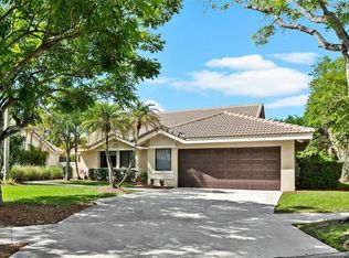 2000 Lakeshore Dr, Weston, FL 33326