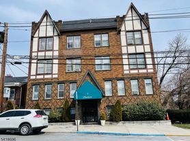 32 Woodcliff Ave, North Bergen, NJ