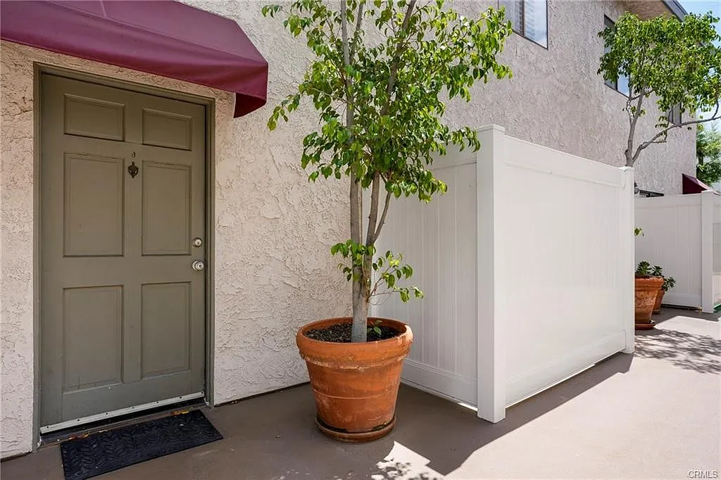 2 bed, 2.5 bath, 1232 sqft, $2,800 — Photo 3