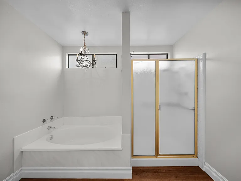 561 Walter Ave — Photo 17
