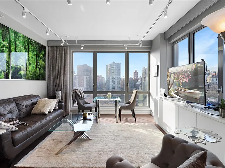 461 W 47th St #6 — Photo 1