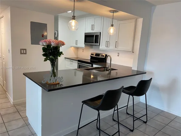 8640 SW 212th St APT 304, Cutler Bay, FL 33189