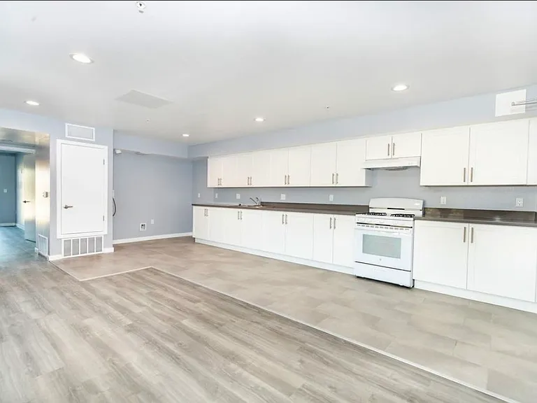 4302 Elizabeth St #22 — Photo 2