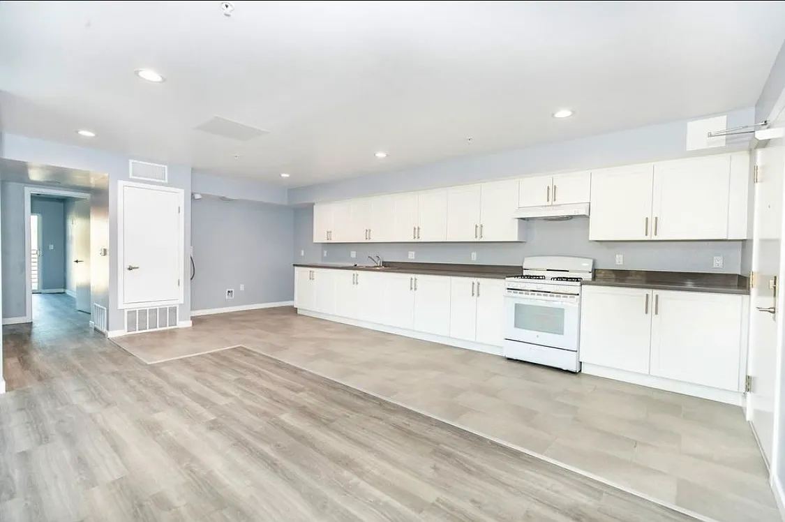 Building Photo - 4302 Elizabeth St #22