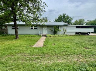 209 W 4th St, Miles, TX 76861