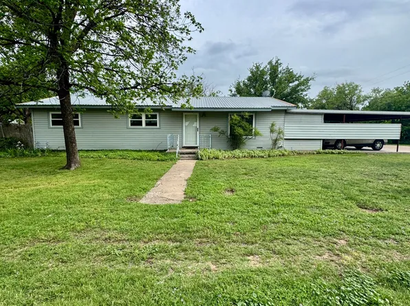 209 W 4th St, Miles, TX 76861