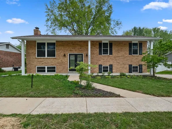 2633 Vortex Dr, Saint Louis, MO 63129