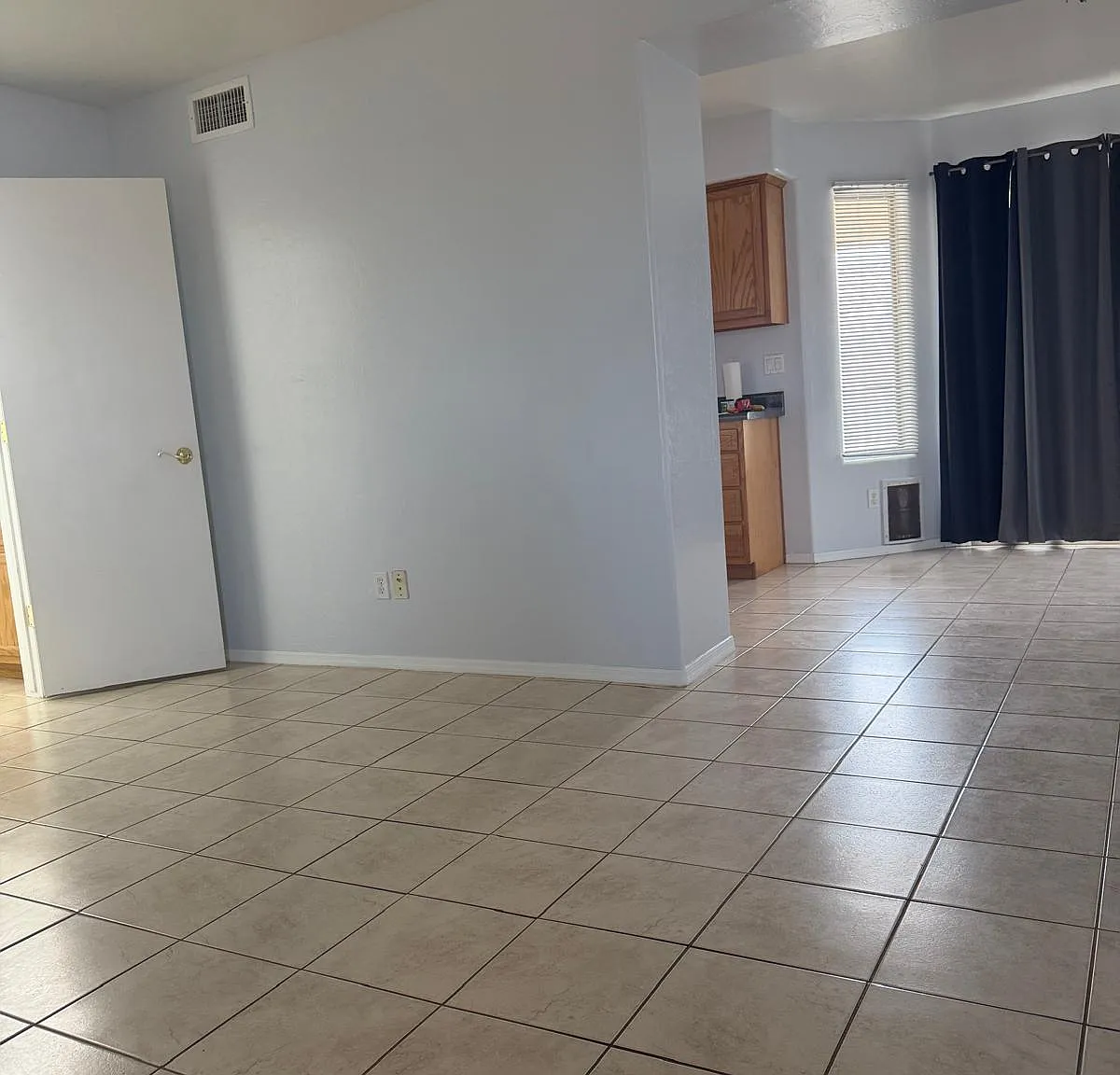 3 bed, 2.5 bath, 1234 sqft, $1,450 — Photo 2