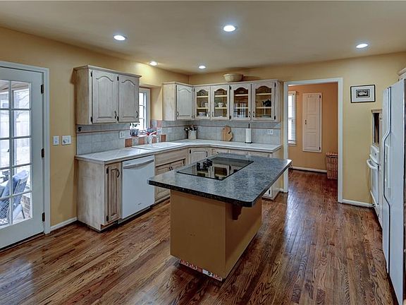 5th image of 6512 Widmer Rd