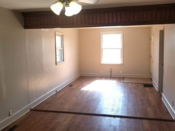 4th image of 16 E Legrande Ave