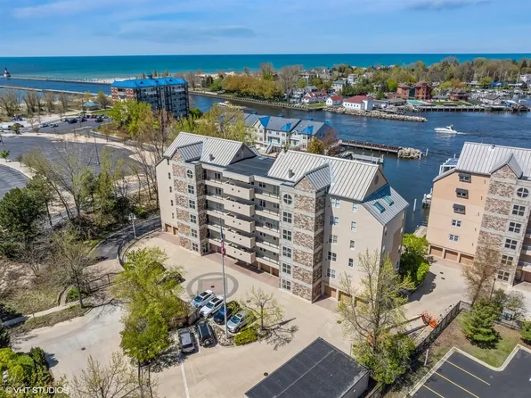 230 Water St APT G, Saint Joseph, MI 49085
