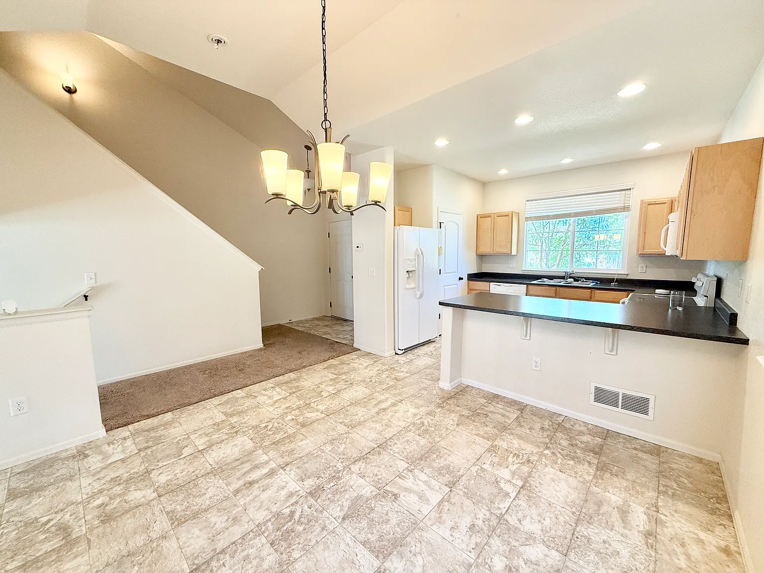 3 bed, 1961 sqft, $2,495 — Photo 4
