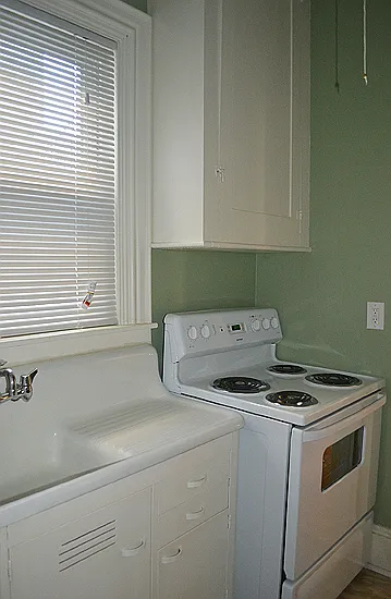144 Essex St — Photo 8
