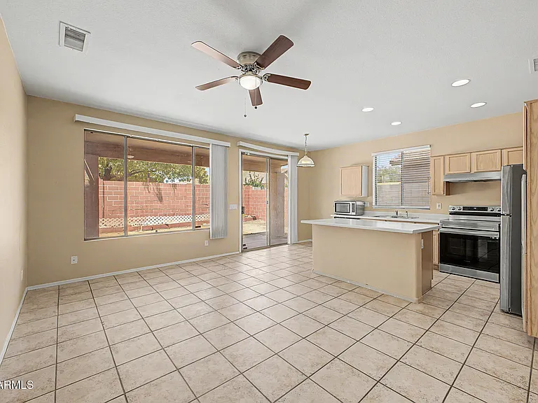 6622 W Golden Ln — Photo 11