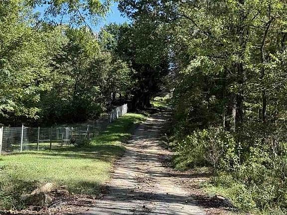 Exterior Neighborhood (street photo)