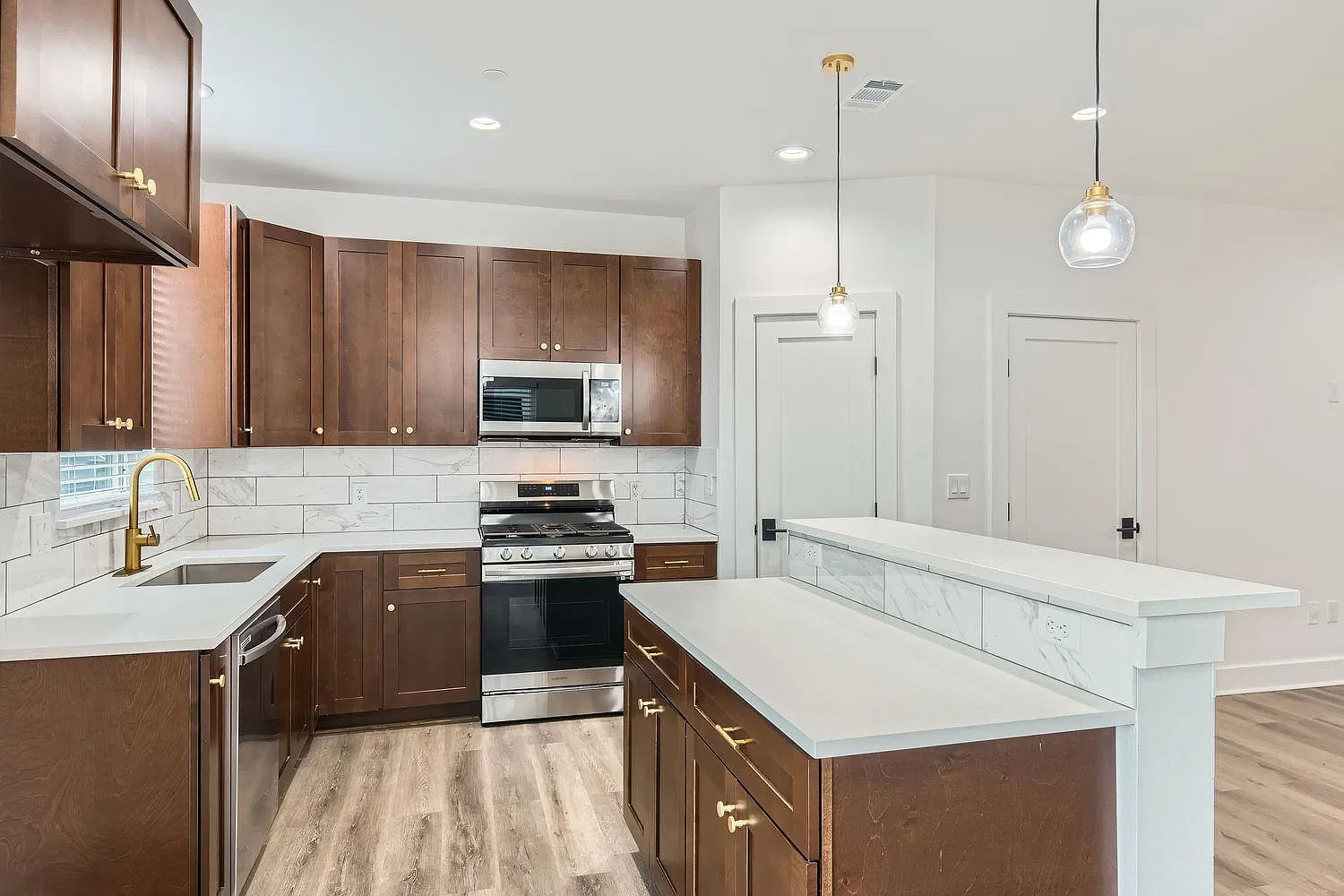 3 bed, 2.5 bath, 1296 sqft, $1,950 — Photo 4
