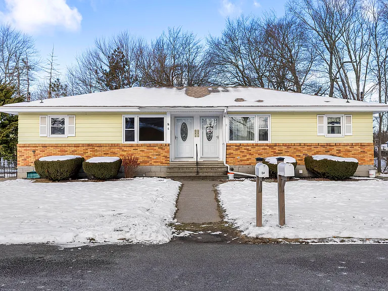 8 Warwick Ave #A — Photo 6
