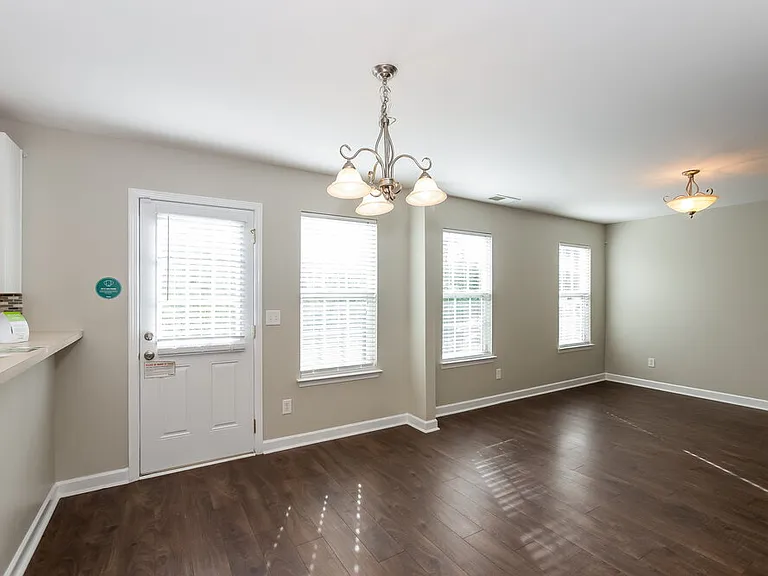 995 Ramsgate Dr SW — Photo 7