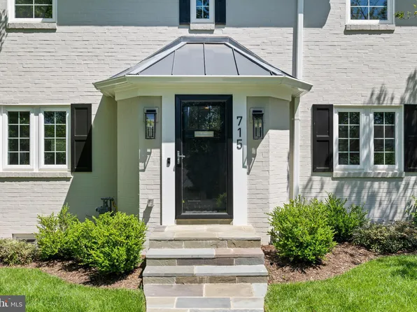 715 S Overlook Dr, Alexandria, VA 22305