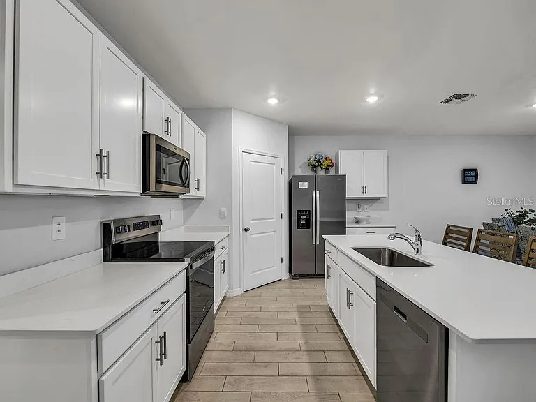 1048 Adalia Ter — Photo 4