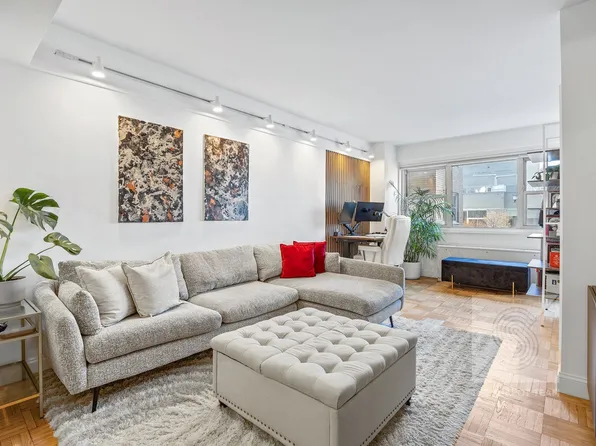 345 East 56th Street 21B image 1 of 10