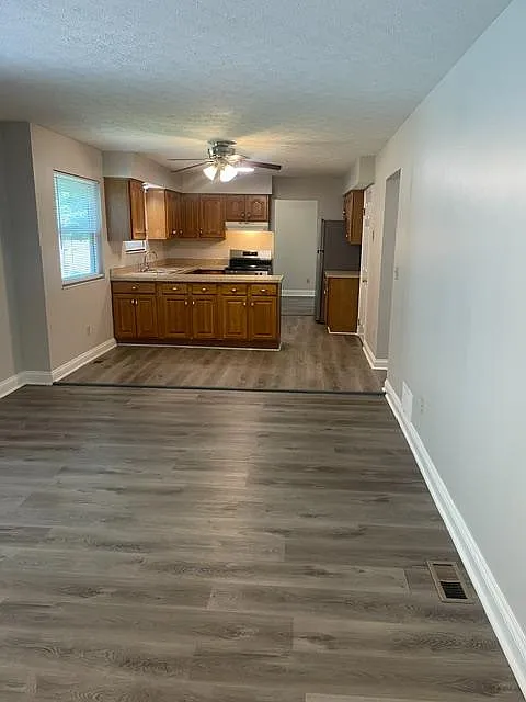 8829 Greenburg Dr — Photo 4