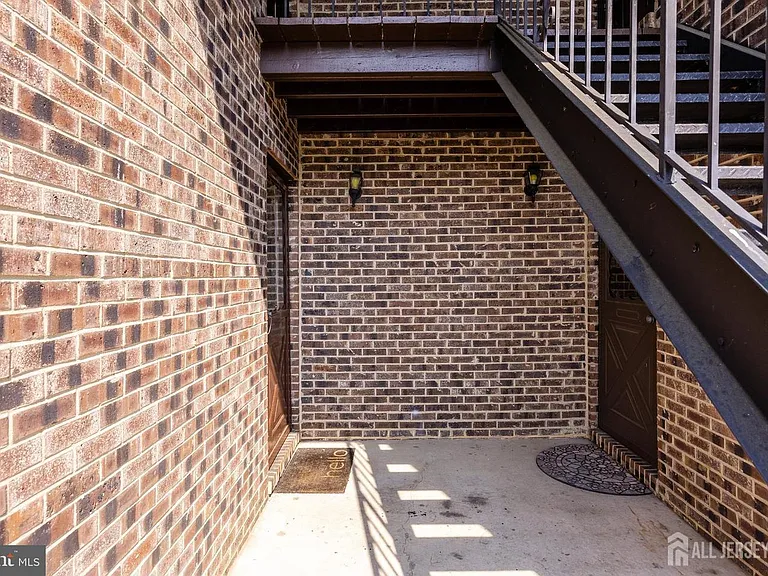 23 W Bluebell Ln #A — Photo 3
