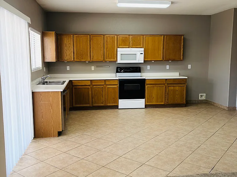 1042 E Canyon Way — Photo 13