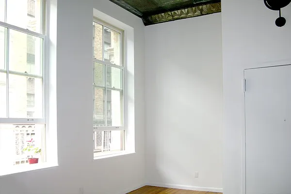 Sold by R New York | media 14