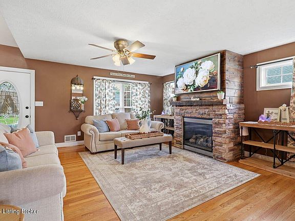 5th image of 236 Bentwood Dr
