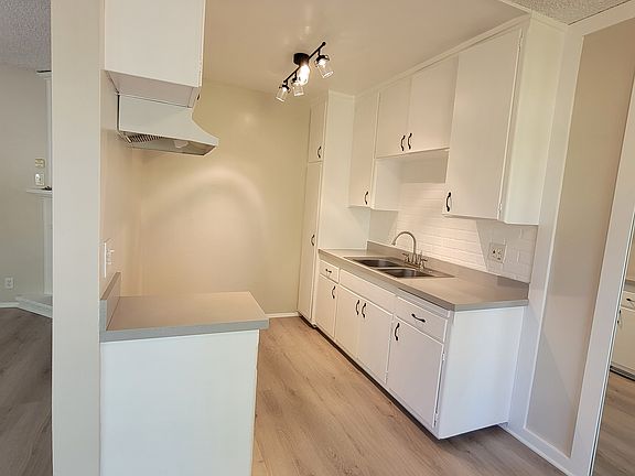 2nd image of 13531 Wyandotte St APT 4